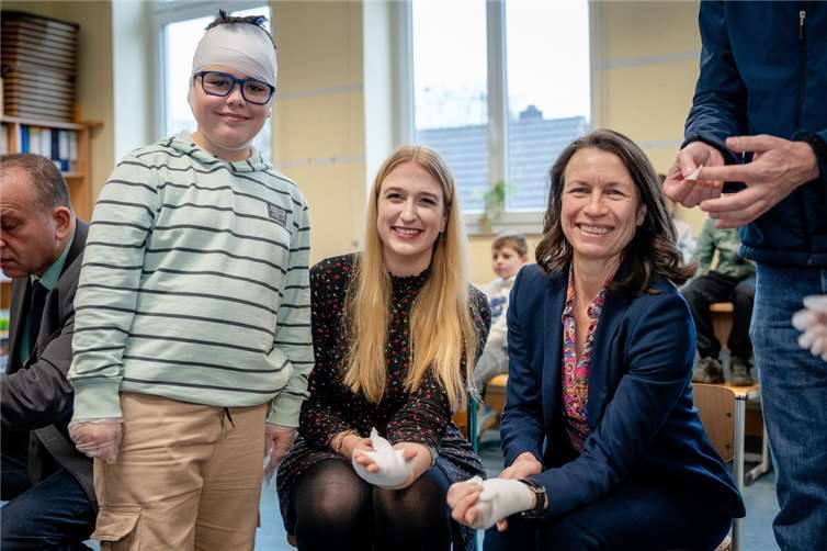 Nach dem Motto: „Erste Hilfe rettet Leben! Es ist wichtig, dass schon Kinder diese anwenden oder auch den Notruf wählen können.".