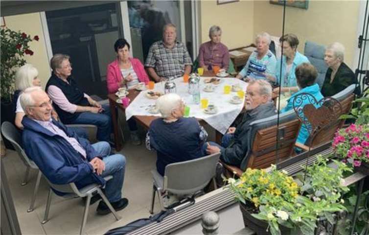 Nach dem Spaziergang gab es noch eine Tasse Kaffee oder Kaltgetränke. Foto: privat