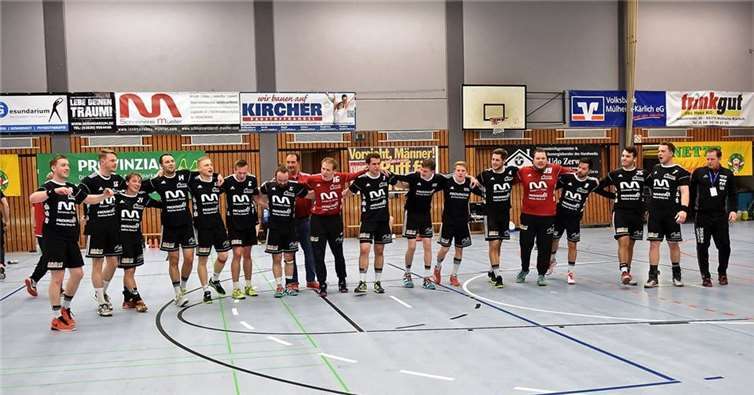 Nach dem Spiel bedankte sich das Team bei den Fans für die tolle Unterstützung. Bernd Hunder