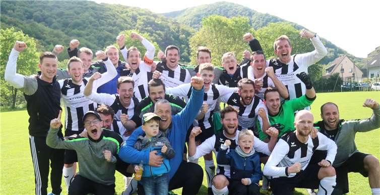 Nach dem Spiel kannte der Jubel keine Grenzen.Foto: Hans-Josef Schneider
