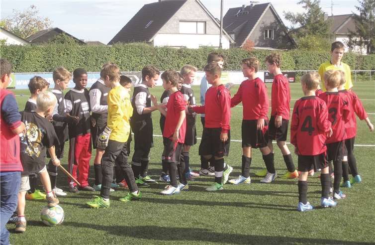 Nach dem Spiel wurde der Gegner ganz im Sinne des Fair-Play-Gedankens verabschiedet. privat