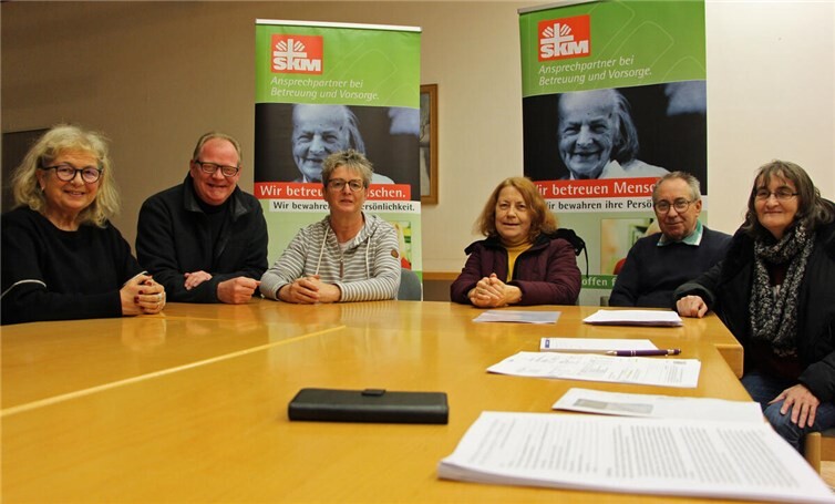 Nach dem Thema „Hilfe zur Pflege in Seniorenheimen“ gab es für die ehrenamtlichen Betreuer und Vorsorgebevollmächtigten Zeit, eigene Fragen zu klären.  Foto: Ralph Seeger