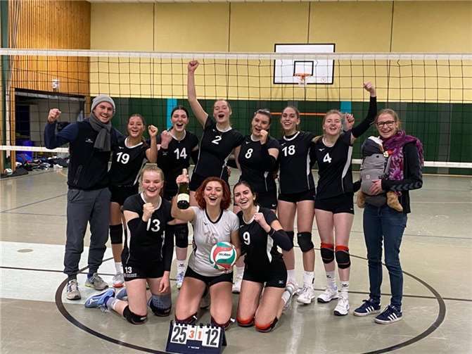 Nach dem Titel bei den Stadtmeisterschaften in Bonn holen die Bezirksligadamen aus Wachtberg auch den Sieg beim Kreispokal des Volleyballkreises Bonn. Foto: privat