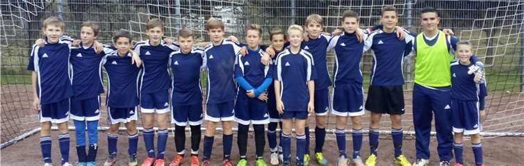 Nach dem Titelgewinn der Jungen Wettkampf II haben sich auch die Fußballer Wettkampf III des Rhein-Gymnasiums Sinzig als die stärksten im Kreis Ahrweiler erwiesen. privat