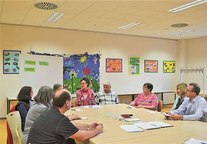 Nach dem Treffen stand Claudia Götz für die persönlichen Fragen einzelner Teilnehmer zur Verfügung. E.T. Müller