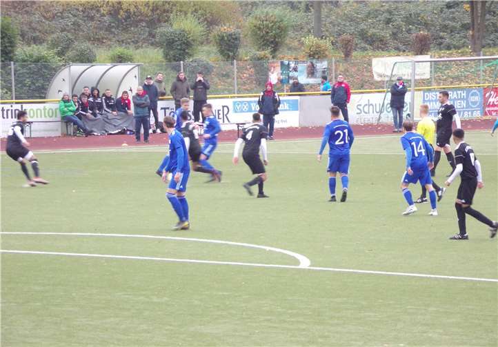 Nach dem Treffer zum 1:1 verflachte das Spiel etwas, beide Mannschaften gaben sich offensichtlich mit diesem Ergebnis zu frieden. Foto: privat