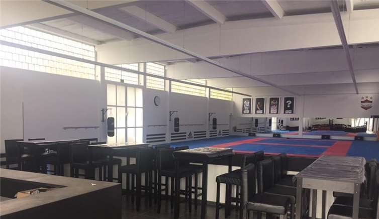 Nach dem Umbau erstrahlt die Teakwondo-Halle in neuem Glanz - nur die Heizung fehlt noch.