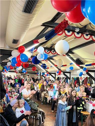 Nach dem Umzug geht es nahtlos in die „After-Zoch-Party“ in der Schützenhalle über, wo für das leibliche Wohl bestens gesorgt ist. Foto: privat