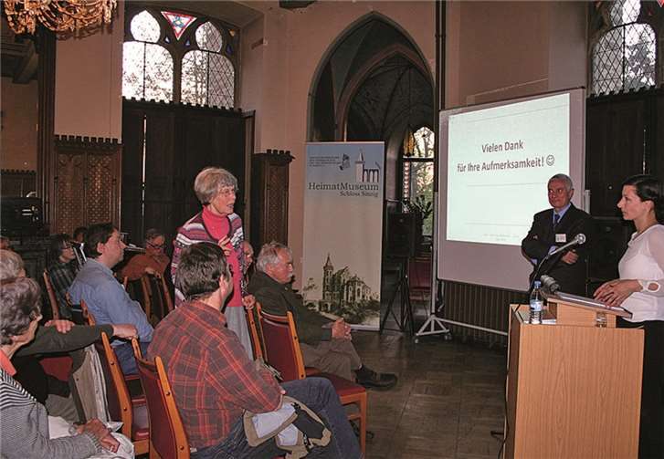 Nach dem Vortrag stellte sich die Referentin den Fragen des Publikums. HG