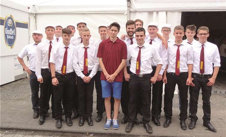 Nach dem Weckruf und dem Gottesdienst schauten die Junggesellen noch etwas müde aus.JFR