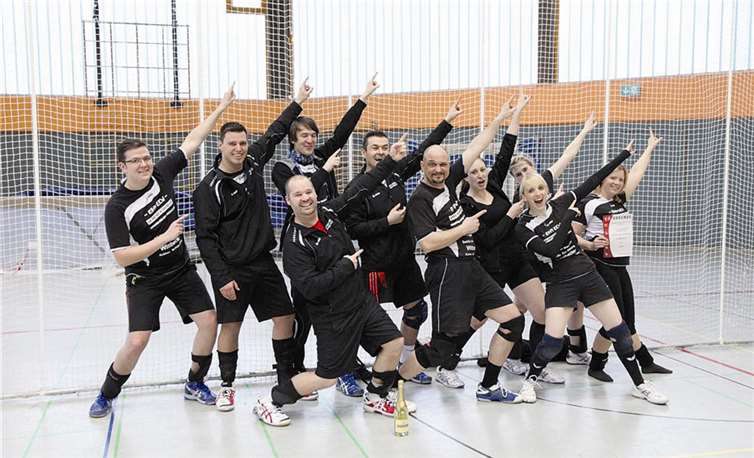 Nach dem dritten Turniersieg war der Jubel groß bei den Spielerinnen und Spielern des TV Mülheim.privat