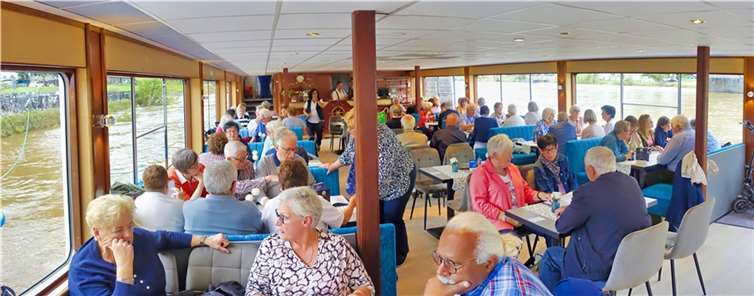 Nach dem entspannten Stadtbummel ging es an Bord des Moselschiffs „Goldstück“.