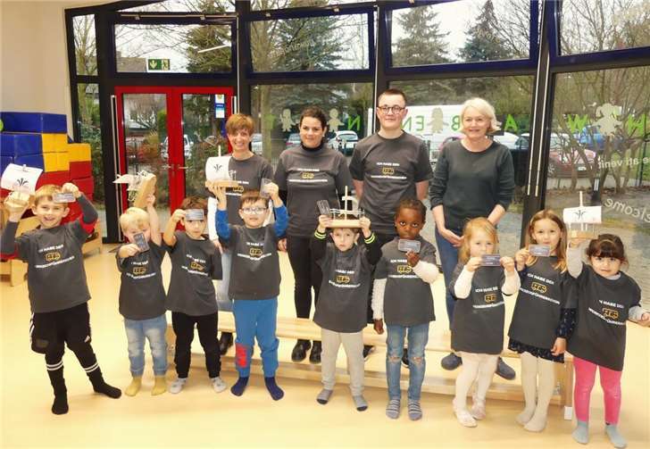 Nach dem erfolgreichen Abschluss des Pilotprojektes, erhielten die begeisterten Kids des Kindergartens Schwalbennest den NIBI-Werkzeugführerschein.  Foto: TE