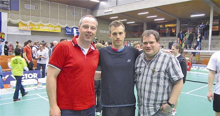 Nach dem erfolgreichen Länderspiel ließ sich Marc Zwiebler gerne mit den Polcher Zuschauern fotografieren. privat