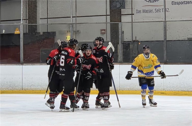 Nach dem fulminanten Sieg, hatte das Team der EG Diez-Limburg allen Grund zur Freude.