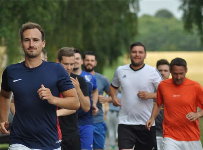 Nach dem gemeinsam trainiert wurde, konnten es sich die Jungs beim Grillen gut gehen lassen und die neuen Gesichter in ihre Reihen aufnehmen.privat