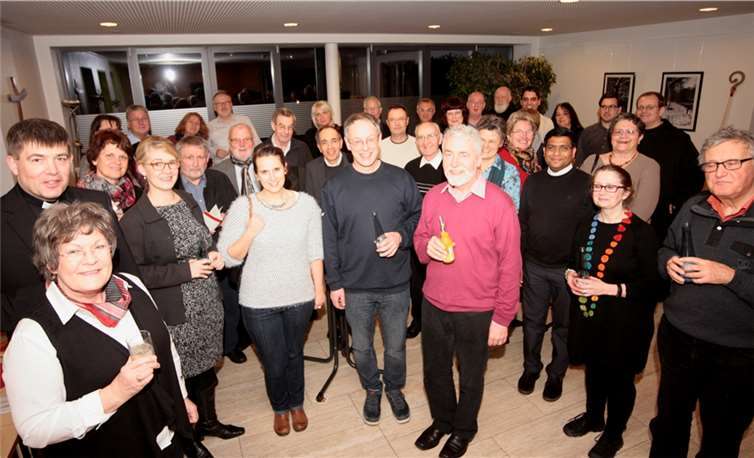 Nach dem gemeinsamen Gottesdienst tauschte man gute Wünsche aus und unterhielt sich angeregt. privat