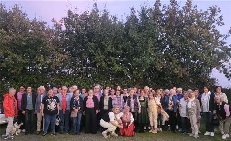 Nach dem gemütlichen Auftakt wanderten die Teilnehmerinnen zum malerischen Bellberg und genossen die herrliche Natur der Pellenz. Foto: privat