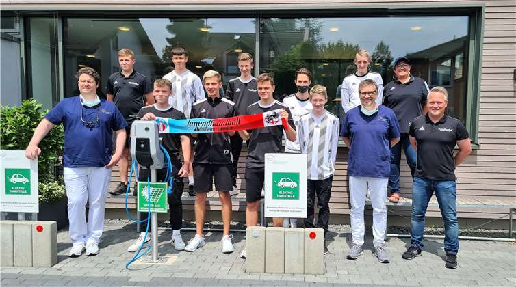 Nach dem kurzen Pikser, den im übrigen alle tapfer über sich ergehen ließen, bedankte man sich beim gemeinsamen Foto.Foto: privat