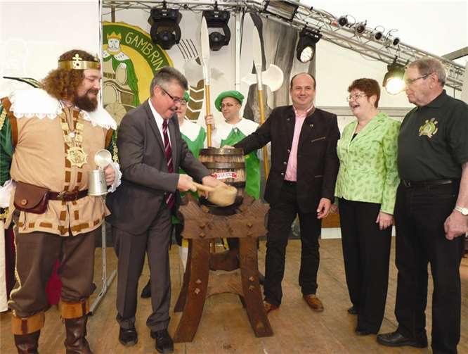 Nach dem obligaten Fassanstich durch Stadtbürgermeister Hans-Peter Ammel wurde den Besuchern des 21. Mendiger Gambrinusfestes ein buntes und abwechslungsreiches Programm geboten.