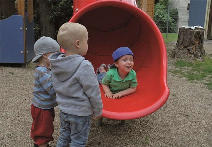 Nach dem offiziellen Teil eroberten die Kids ’ihren Kindergarten‘.