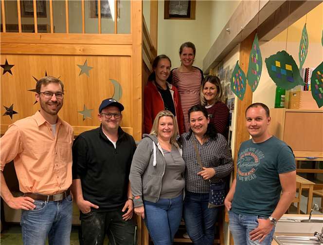 Nach dem offiziellen Teil ging der Abend mit Federweißer und Zwiebelkuchen zu Ende.Foto: privat