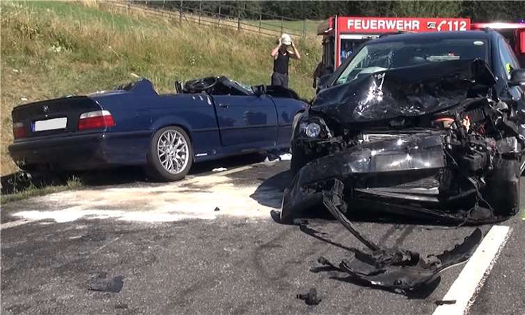 Nach dem schweren Unfall mussten die B412 und L10 voll gesperrt werden. WinklerTV