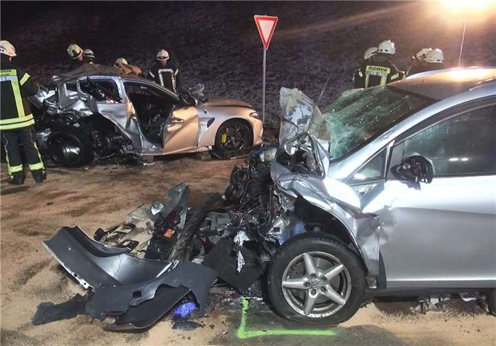 Nach dem schweren Unfall war die B 255 voll gesperrt. Winkler