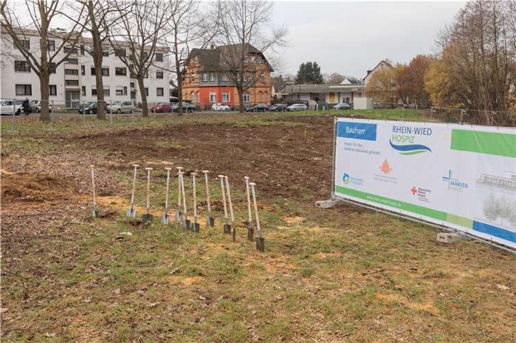 Nach dem symbolischen ersten Spatenstich im Februar dieses Jahres schritt der Bau des stationären Hospizes zügig voran.  Foto: Joachim Gies