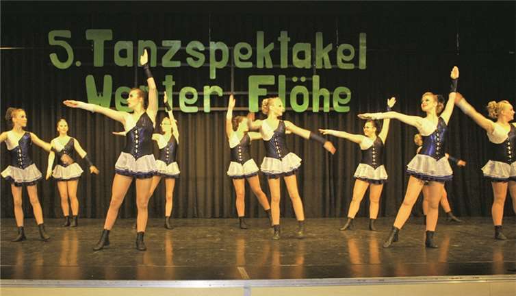 Nach dem zweiten Platz der „Blue Flames“ im Gardetanz heimste der TC Blau-Weiß St. Katharinen den ersten Platz sowohl beim Showtanz der Junioren sowie mit seinen „Blue Magics“ im Gardetanz der Senioren ein. DL