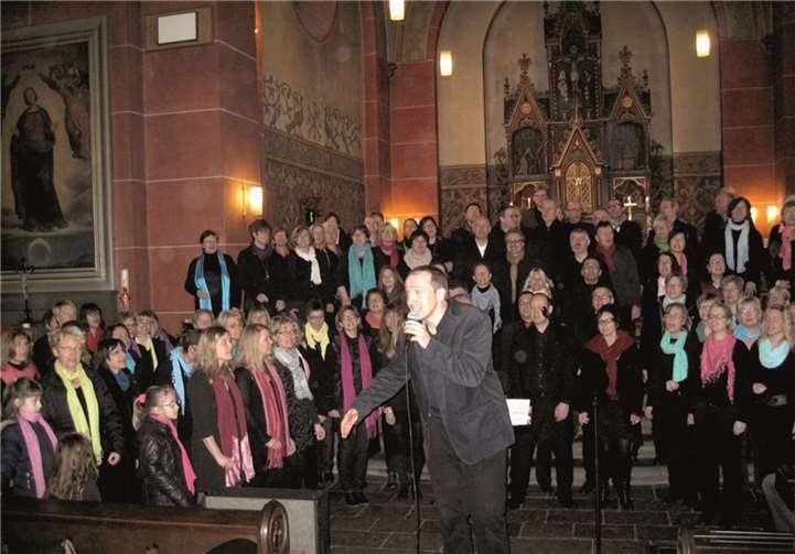 Nach den Proben in der Schlossberghalle wurden die Gospelsongs in der Pfarrkirche Sankt Lubentius dargeboten. Heinz Schmitz