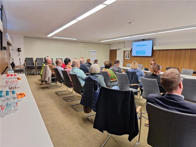 Nach den beiden erfolgreichen Begehungen in Berkum fand im Oktober der Abschluss-Workshop im Rahmen des Fußverkehrs-Checks statt, auf dem die Maßnahmen für die Optimierung vor Ort erarbeitet wurden. Foto: Gemeinde Wachtberg