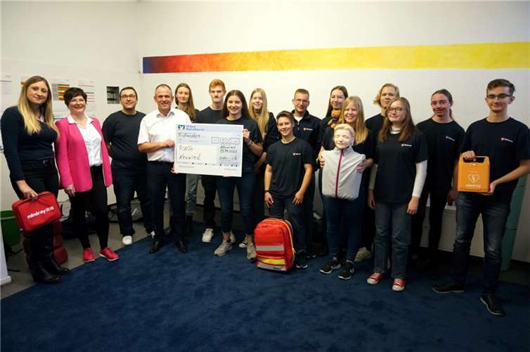 Nach der Ausbildung von 17 Schülerinnen und Schülern und zwei betreuenden Lehrkräften durch den ortsansässigen Malteser Hilfsdienst stehen die Jugendlichen täglich für die Schulgemeinschaft auf Abruf bereit. Foto: privat