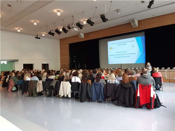 Nach der Begrüßung durch die Gesamtleiterin Karin Pauly startete der Tag mit einem Impuls.  Foto: Katholische KiTa gGmbH Koblenz