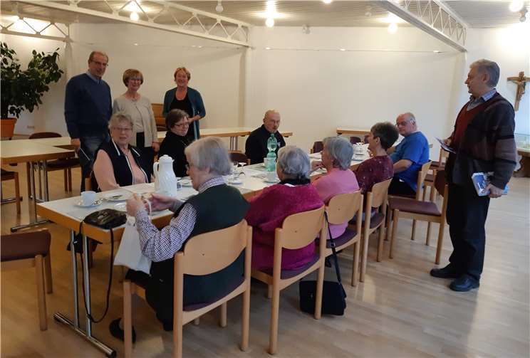 Nach der Begrüßung durch die Projektleiterin Mechthild Haase stellte die Mitorganisatorin Marlene von Lom die Juristin Beate Reich im katholischen Pfarr- und Jugendzentrum Remagen vor.Foto: privat