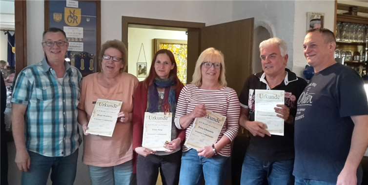 Nach der Ehrung: Jörg Nawrath, Birgit Homberg, Irina Jung, Petra Eibenstein, Uli Götzer und Thomas Arenz. Fotos: privat
