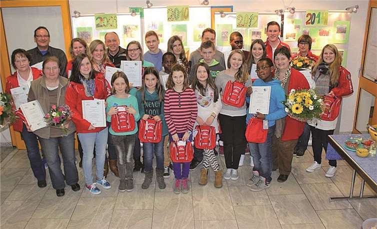Nach der Einweihung wurden gleich verdiente Mitglieder geehrt. privat