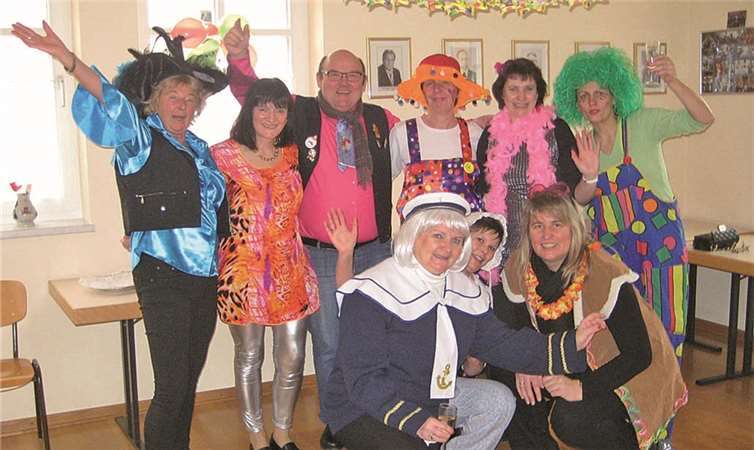 Nach der Eroberung des Gemeindehauses wurde im Gemeindesaal kräftig gefeiert.