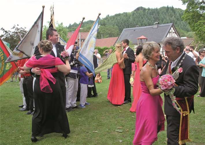 Nach der Inthronisierung folgte Tanz der Königspaare: der Königswalzer.