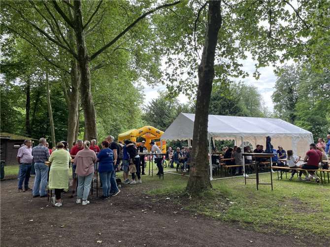Nach der Jahreshauptversammlung lud die GKG Plaidt e.V. zum Familien- und Vereinsfest ein. Über 100 Mitglieder folgten der Einladung zur Grillhütte der Noldensmühle in Plaidt. Foto: Nicole Behr
