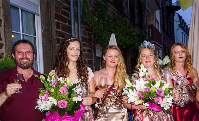 Nach der Krönung strahlten die neuen Weinmajestäten, die sich auf ihre Regentschaft freuen. Fotos: EP