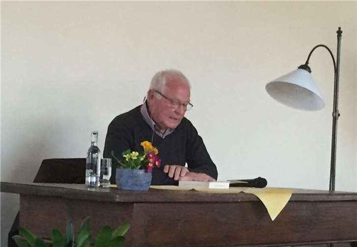 Nach der Lesung gab der Autor gerne eine Autogrammstunde. TE