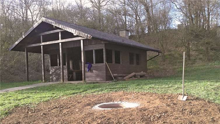 Nach der Sanierung erstrahlt die Grillhütte in Dreckenach in neuem Glanz.  Privat