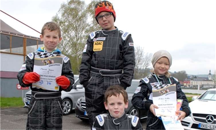 Nach der Siegerehrung Altersklasse K1: v.l.: Marek Jagus, Elias Greten, Milena Müller, vorne Marc Rechenberg.privat