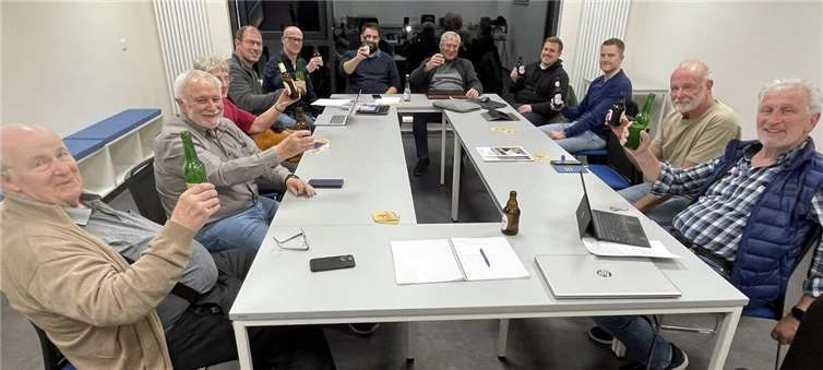 Nach der Sitzung saß man in geselliger Runde zusammen.  Foto: privat