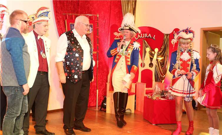 Nach der Spendenübergabe wurde Christof Frensch noch der Orden der Session überreicht.