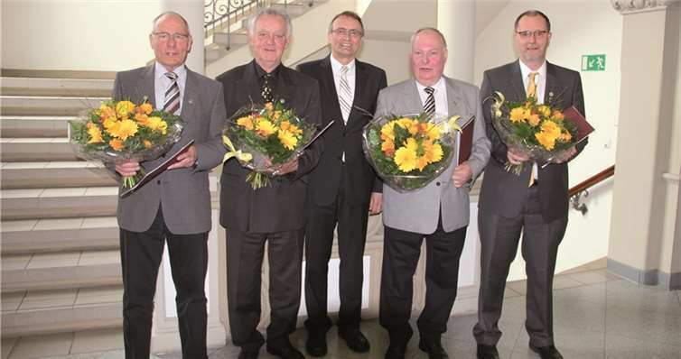 Nach der Verleihung: Horst Pinsdorf, Jürgen Saebisch, Landrat Rainer Kaul, Manfred Lorscheid und Michael Möhlenhof. -STUHA-
