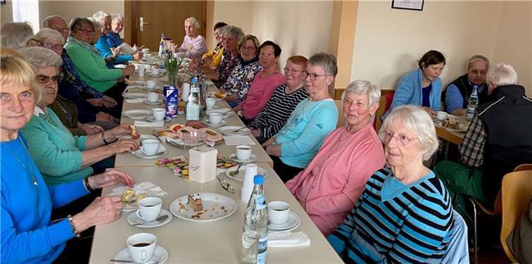 Nach der Wallfahrt trafen sich alle bei Kaffee und Kuchen im Pfarrheim.