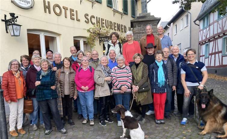 Nach der Wanderung rund um Rheinbreitbach kehrten die Mitglieder des Obst- und Gartenbauvereins im Scheurener Hof ein.Foto: Heinz Schmitz
