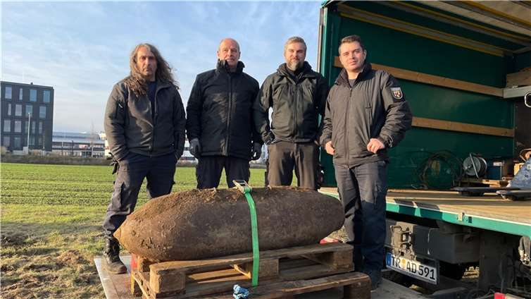 Nach der erfolgreichen Entschärfung wurde die Bombe verladen. Foto: privat